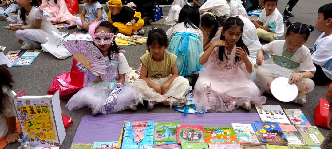 鹤壁市淇滨小学2024年读书节活动 之“跳蚤书市” 第14张 鹤壁市淇滨小学2024年读书节活动 之“跳蚤书市” 第14张
