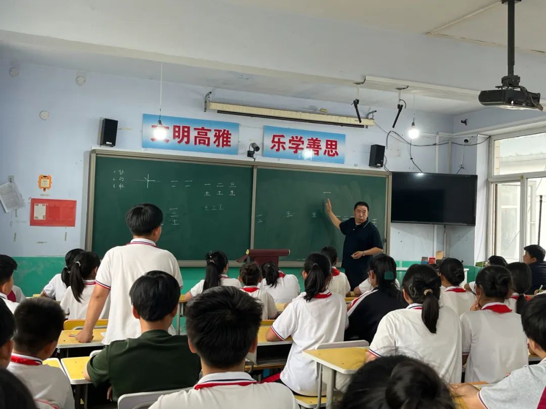 “保持童真,天天开心”赵各庄小学第十四周工作总结 第8张 “保持童真,天天开心”赵各庄小学第十四周工作总结 第8张