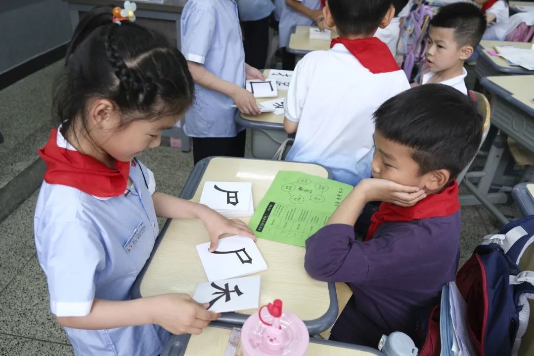 亦玩亦学,欢庆六一——水头镇实验小学六一游园暨项目学评活动 第9张 亦玩亦学,欢庆六一——水头镇实验小学六一游园暨项目学评活动 第9张