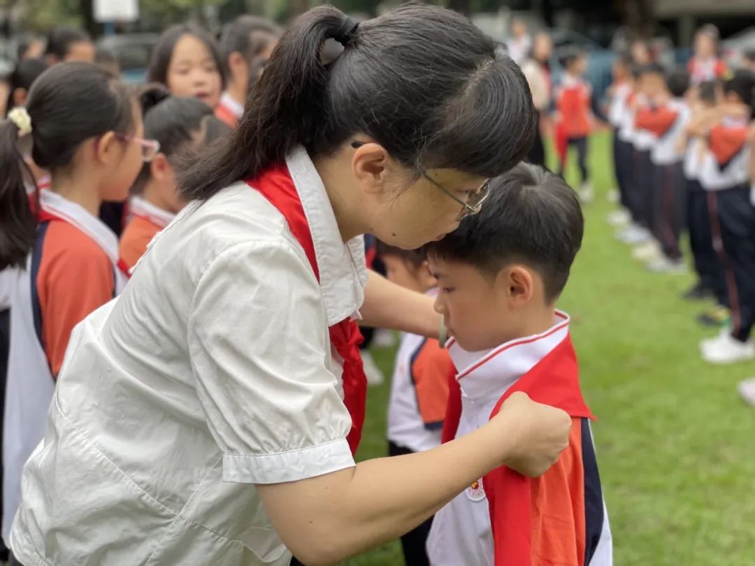 红领巾爱祖国——朝阳小学一年级第一批新队员入队仪式 第12张 红领巾爱祖国——朝阳小学一年级第一批新队员入队仪式 第12张