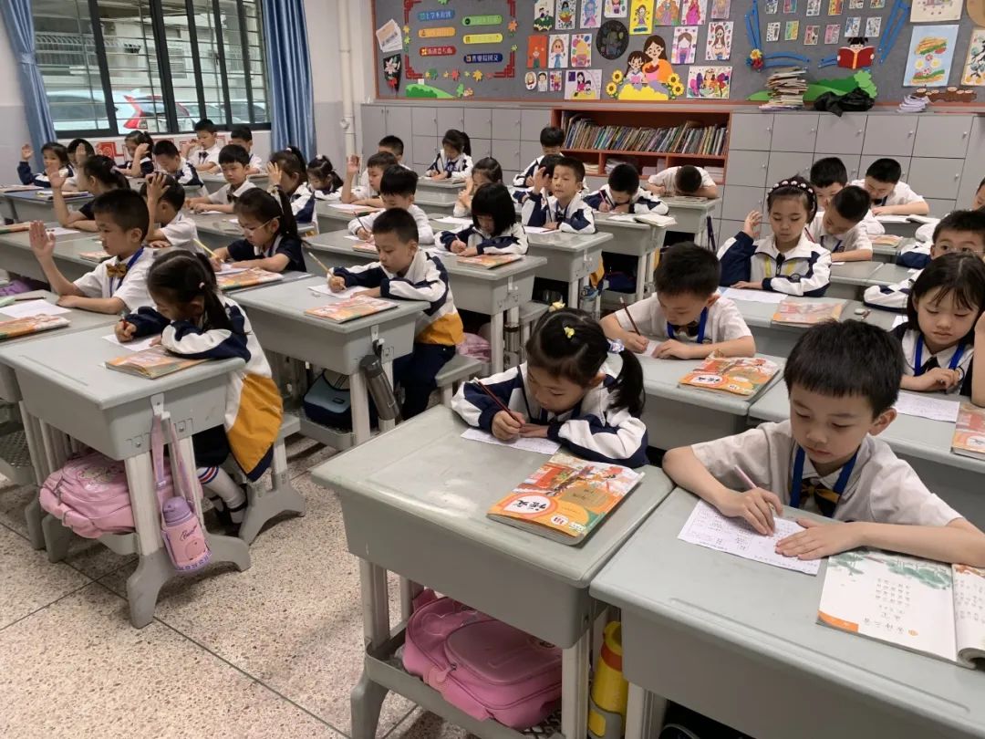 红领巾爱祖国 争做新时代好队员——龙泰小学举行2024年一年级新队员入队暨中队活动课系列活动 第15张 红领巾爱祖国 争做新时代好队员——龙泰小学举行2024年一年级新队员入队暨中队活动课系列活动 第15张