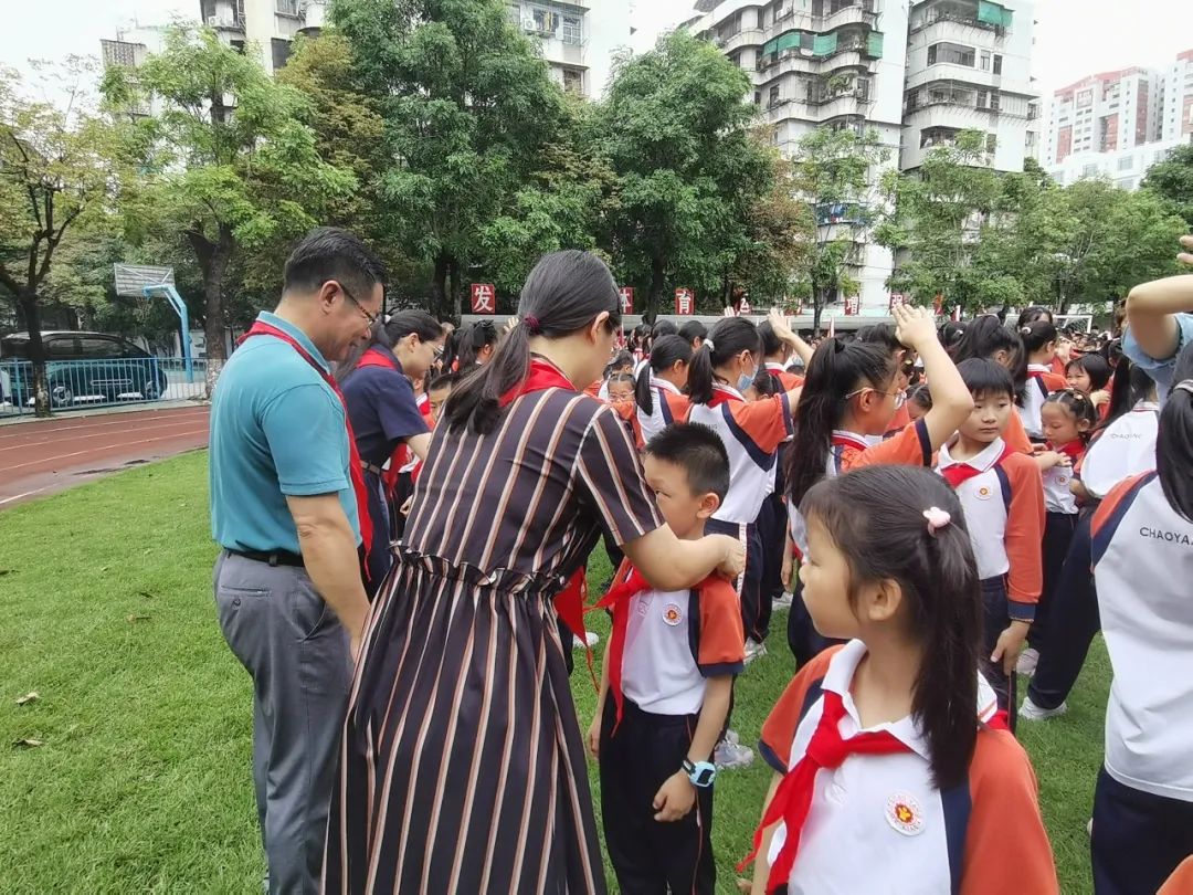 红领巾爱祖国——朝阳小学一年级第一批新队员入队仪式 第11张 红领巾爱祖国——朝阳小学一年级第一批新队员入队仪式 第11张