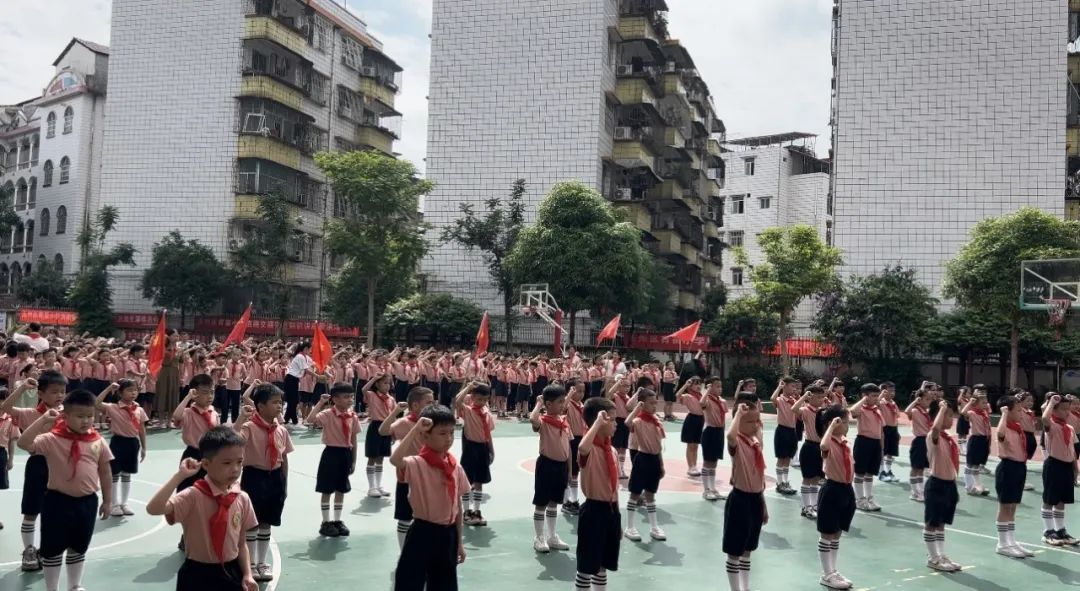 你好,少先队!——玉州区育苗小学2024年春一年级入队仪式 第26张 你好,少先队!——玉州区育苗小学2024年春一年级入队仪式 第26张