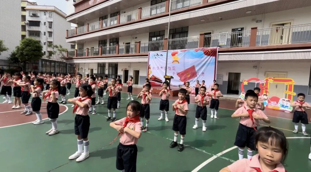 你好,少先队!——玉州区育苗小学2024年春一年级入队仪式 第25张 你好,少先队!——玉州区育苗小学2024年春一年级入队仪式 第25张