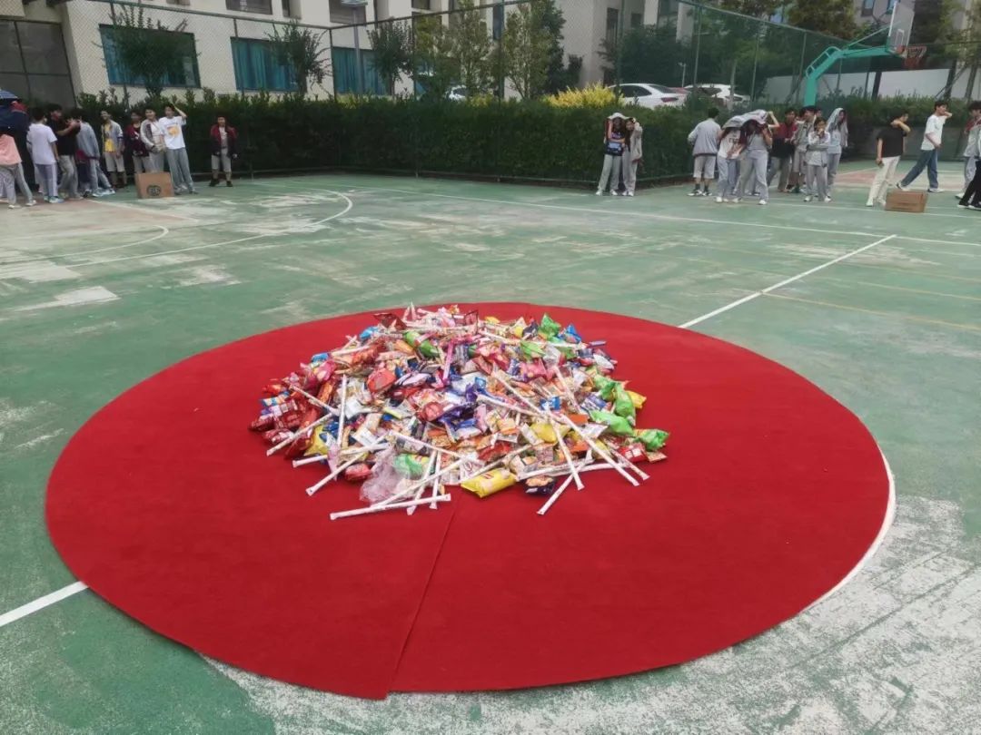 味蕾尽欢抢零食 奔赴中考释压力——浙师大附中开展初三学子抢零食趣味减压活动 第11张 味蕾尽欢抢零食 奔赴中考释压力——浙师大附中开展初三学子抢零食趣味减压活动 第11张