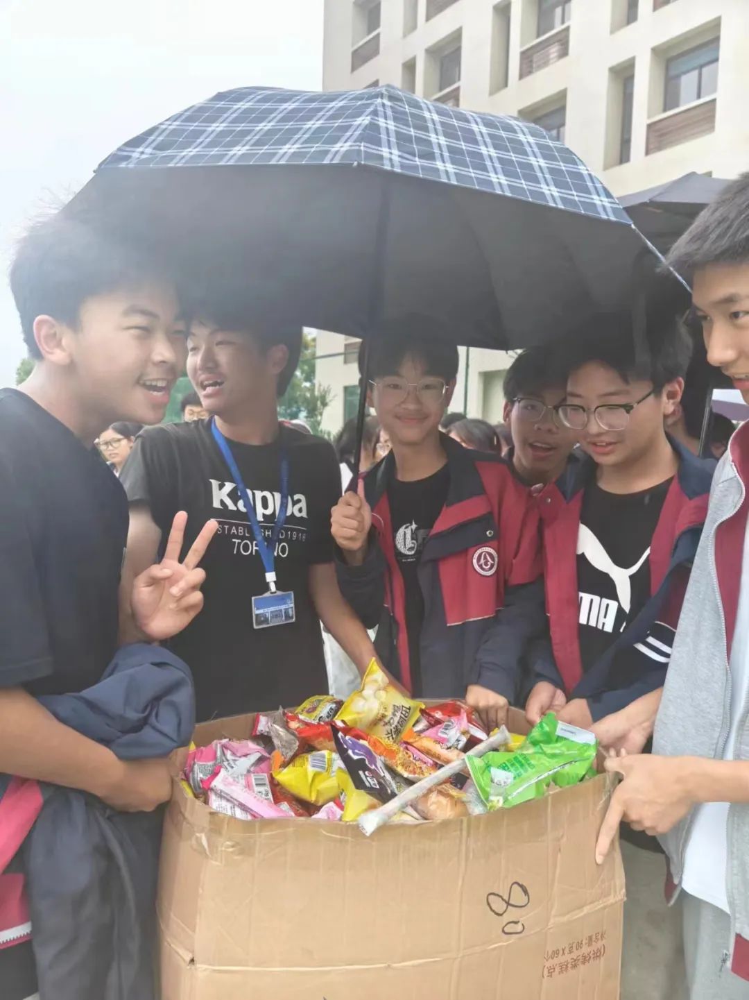 味蕾尽欢抢零食 奔赴中考释压力——浙师大附中开展初三学子抢零食趣味减压活动 第23张 味蕾尽欢抢零食 奔赴中考释压力——浙师大附中开展初三学子抢零食趣味减压活动 第23张