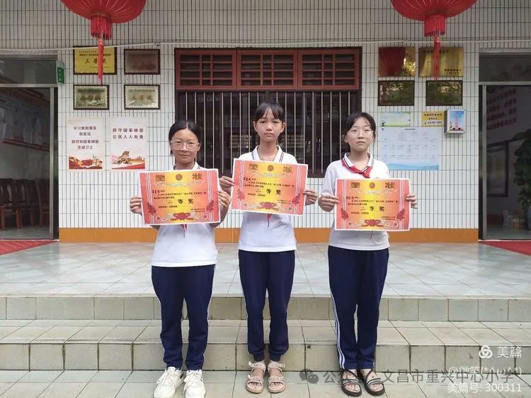 文昌市重兴中心小学2024年春季学期艺术月“童心向党 艺术献礼”现场毛笔书法比赛 第11张 文昌市重兴中心小学2024年春季学期艺术月“童心向党 艺术献礼”现场毛笔书法比赛 第11张