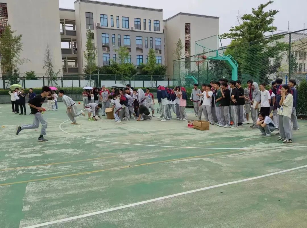 味蕾尽欢抢零食 奔赴中考释压力——浙师大附中开展初三学子抢零食趣味减压活动 第15张 味蕾尽欢抢零食 奔赴中考释压力——浙师大附中开展初三学子抢零食趣味减压活动 第15张