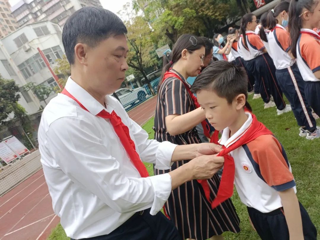 红领巾爱祖国——朝阳小学一年级第一批新队员入队仪式 第10张 红领巾爱祖国——朝阳小学一年级第一批新队员入队仪式 第10张