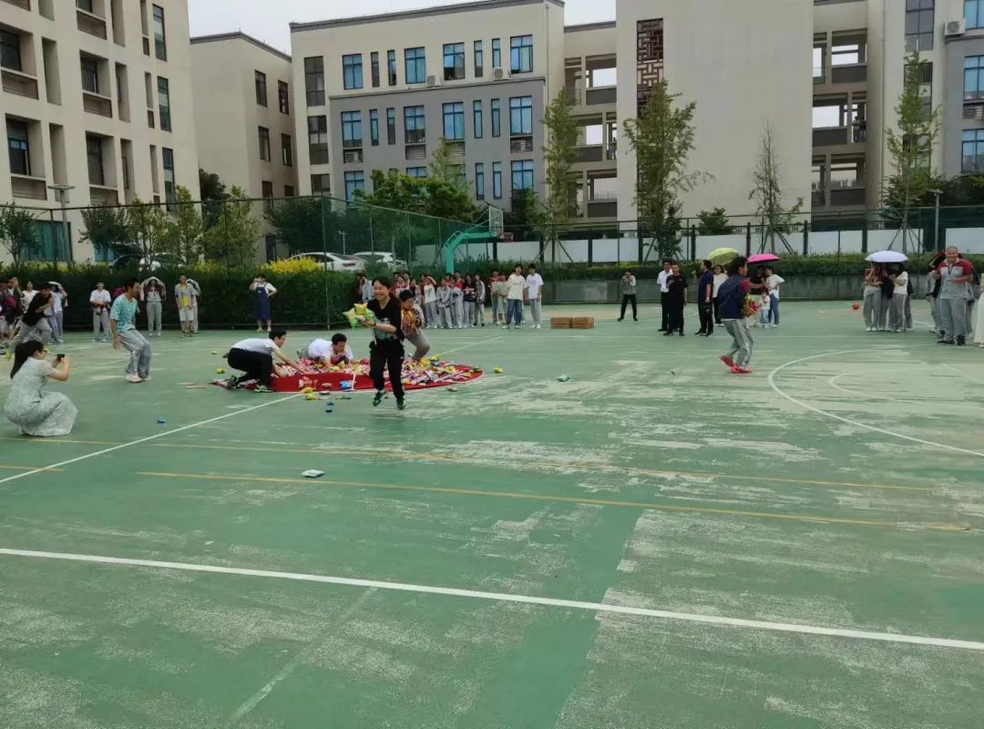 味蕾尽欢抢零食 奔赴中考释压力——浙师大附中开展初三学子抢零食趣味减压活动 第18张 味蕾尽欢抢零食 奔赴中考释压力——浙师大附中开展初三学子抢零食趣味减压活动 第18张
