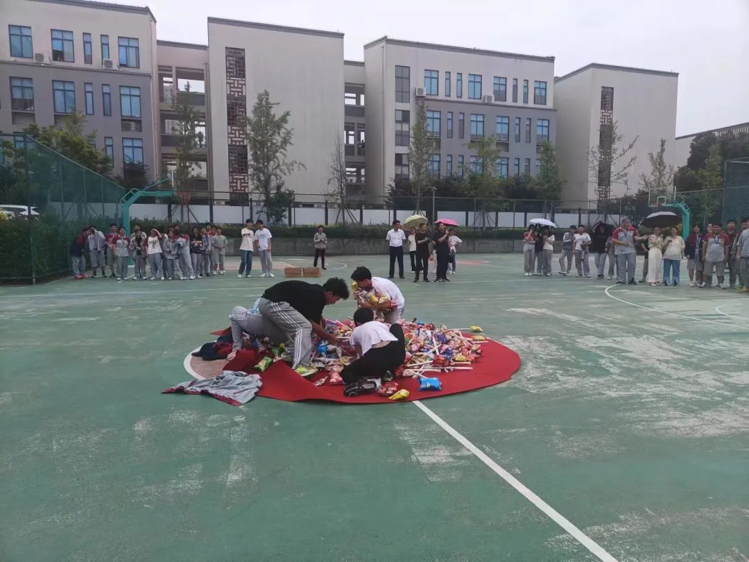 味蕾尽欢抢零食 奔赴中考释压力——浙师大附中开展初三学子抢零食趣味减压活动 第16张 味蕾尽欢抢零食 奔赴中考释压力——浙师大附中开展初三学子抢零食趣味减压活动 第16张