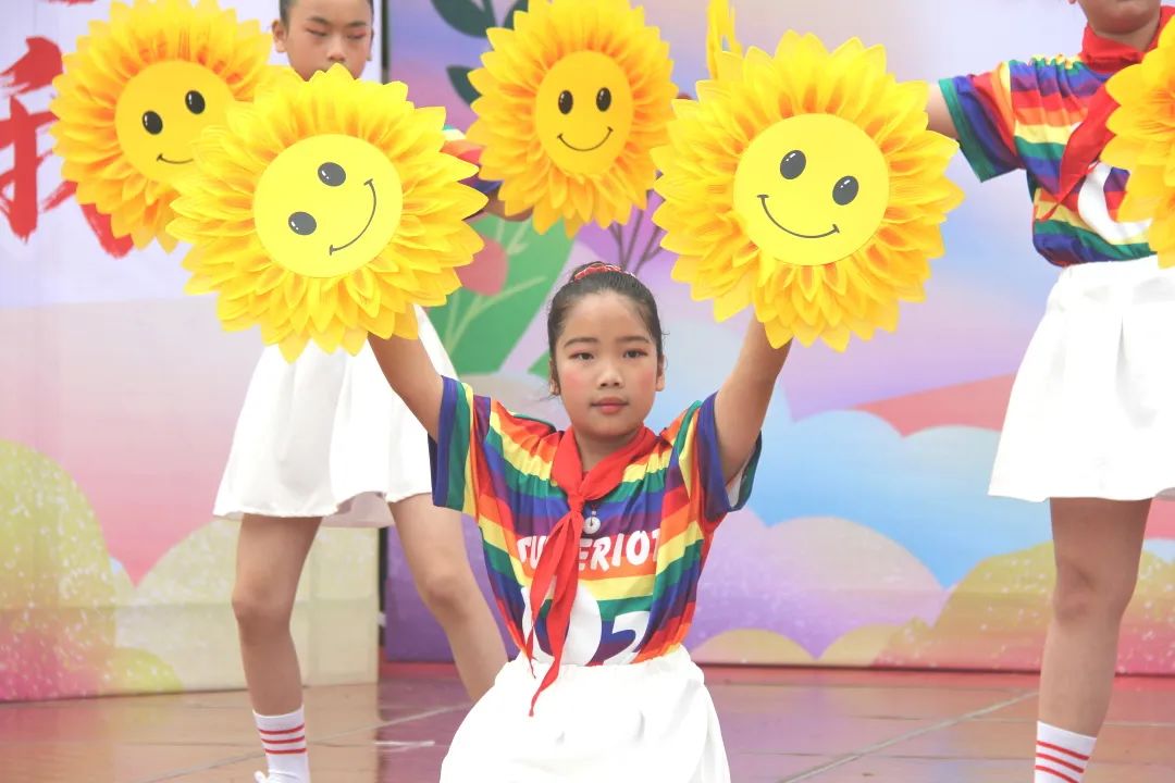 兴隆中心小学校成功举办第七届读书艺术节闭幕式暨“六一”汇报演出 第36张