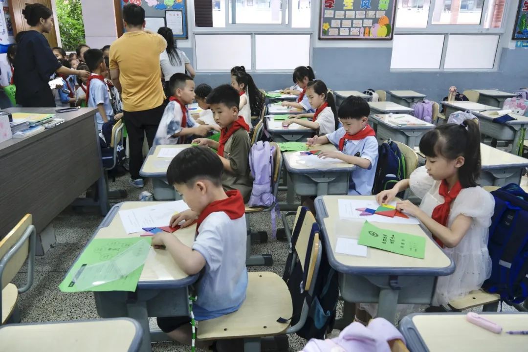 亦玩亦学,欢庆六一——水头镇实验小学六一游园暨项目学评活动 第18张 亦玩亦学,欢庆六一——水头镇实验小学六一游园暨项目学评活动 第18张