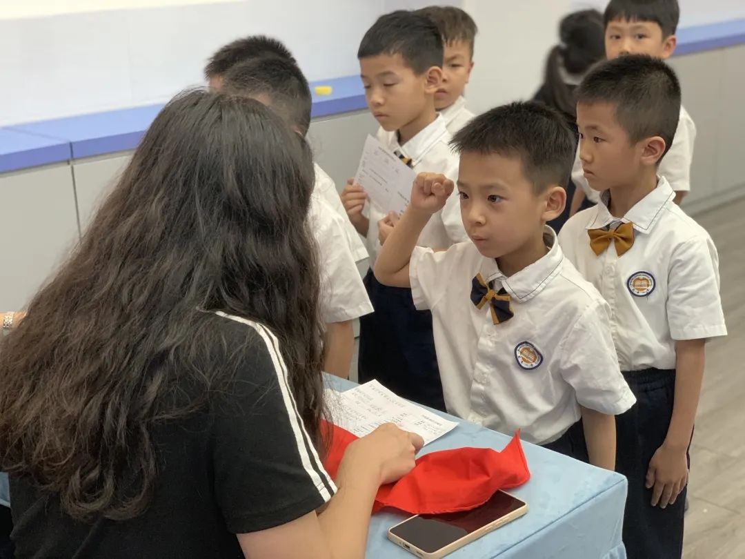 红领巾爱祖国 争做新时代好队员——龙泰小学举行2024年一年级新队员入队暨中队活动课系列活动 第21张 红领巾爱祖国 争做新时代好队员——龙泰小学举行2024年一年级新队员入队暨中队活动课系列活动 第21张