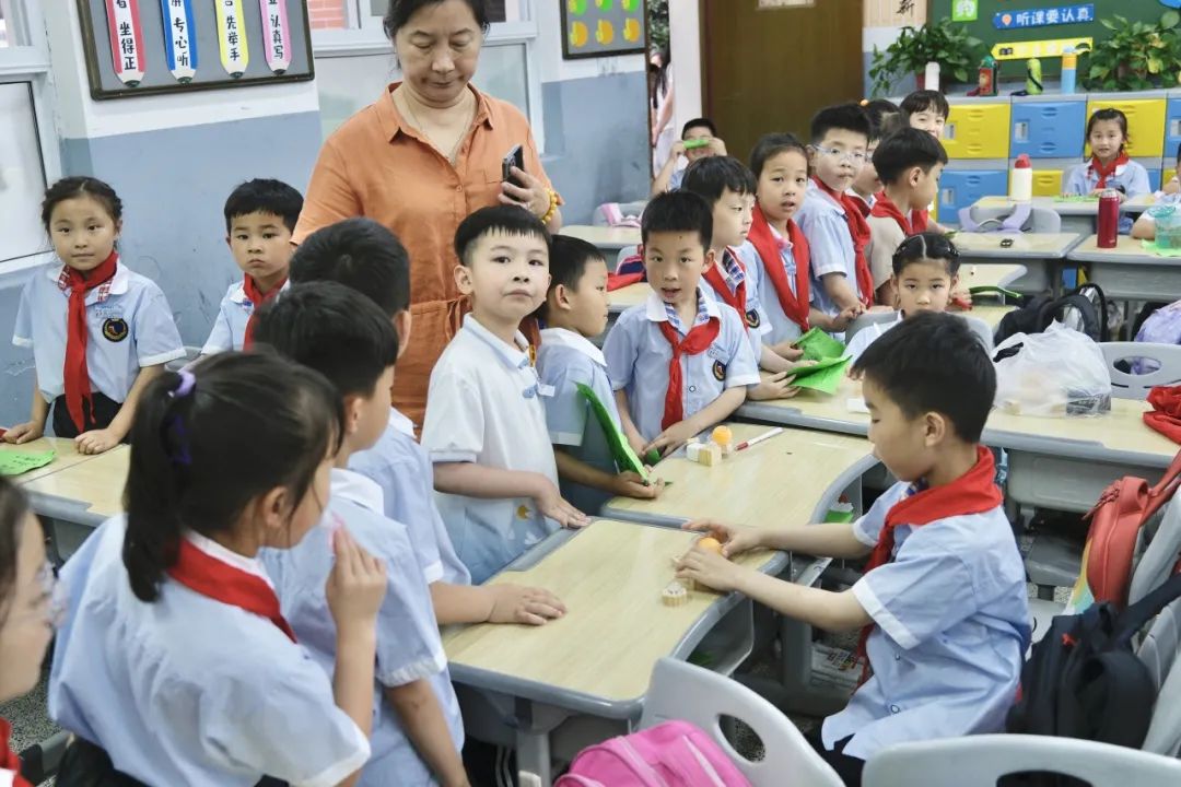 亦玩亦学,欢庆六一——水头镇实验小学六一游园暨项目学评活动 第37张 亦玩亦学,欢庆六一——水头镇实验小学六一游园暨项目学评活动 第37张