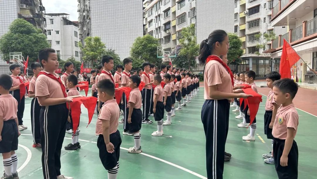 你好,少先队!——玉州区育苗小学2024年春一年级入队仪式 第10张 你好,少先队!——玉州区育苗小学2024年春一年级入队仪式 第10张