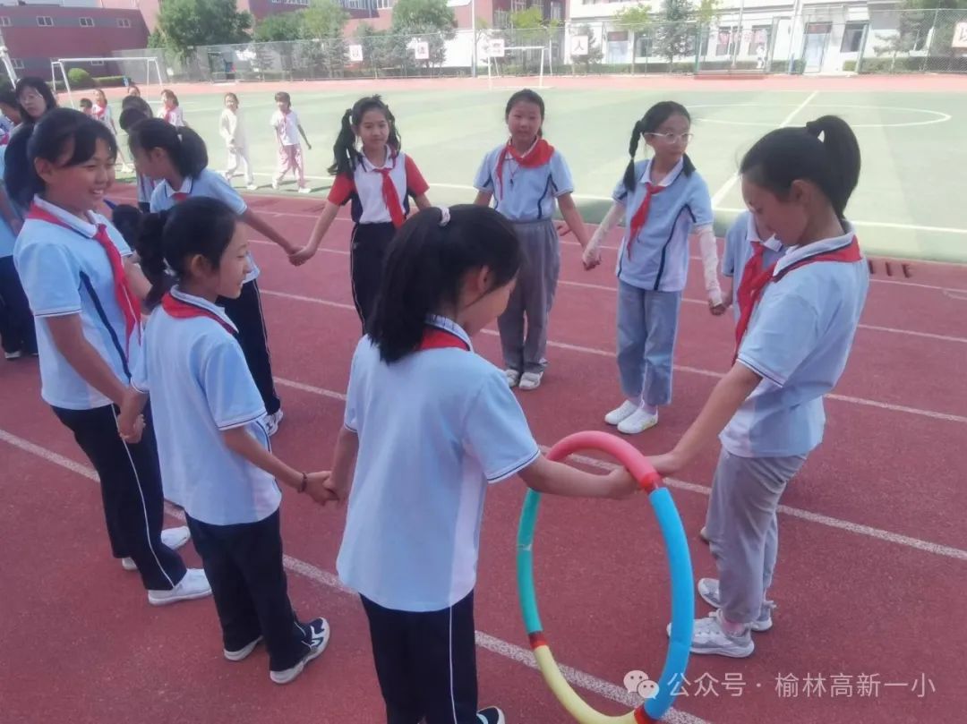 放飞心灵 你我同行——榆林高新第一小学开展“525”心理健康游园会活动 第7张