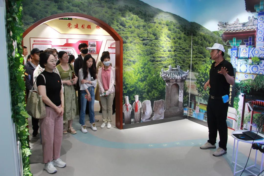 太师屯镇中心小学党总支开展“学思践悟,走进中国美丽乡村”主题党日活动 第10张