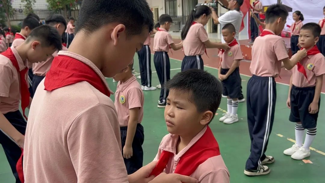 你好,少先队!——玉州区育苗小学2024年春一年级入队仪式 第13张 你好,少先队!——玉州区育苗小学2024年春一年级入队仪式 第13张