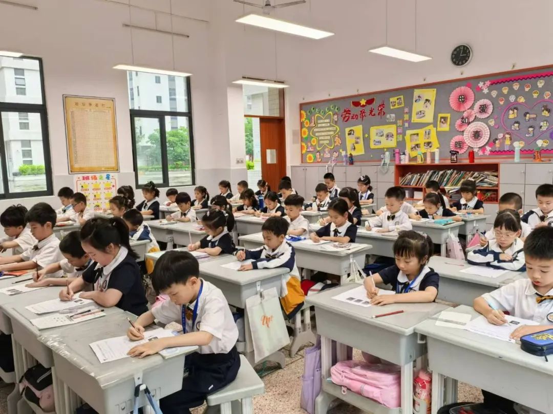 红领巾爱祖国 争做新时代好队员——龙泰小学举行2024年一年级新队员入队暨中队活动课系列活动 第14张 红领巾爱祖国 争做新时代好队员——龙泰小学举行2024年一年级新队员入队暨中队活动课系列活动 第14张