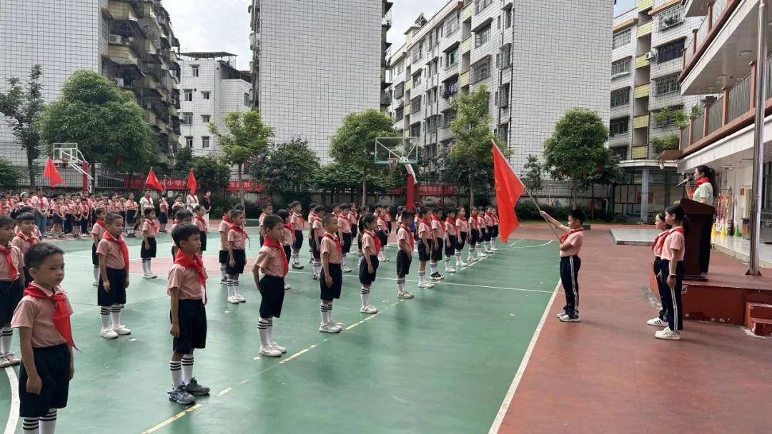 你好,少先队!——玉州区育苗小学2024年春一年级入队仪式 第14张 你好,少先队!——玉州区育苗小学2024年春一年级入队仪式 第14张