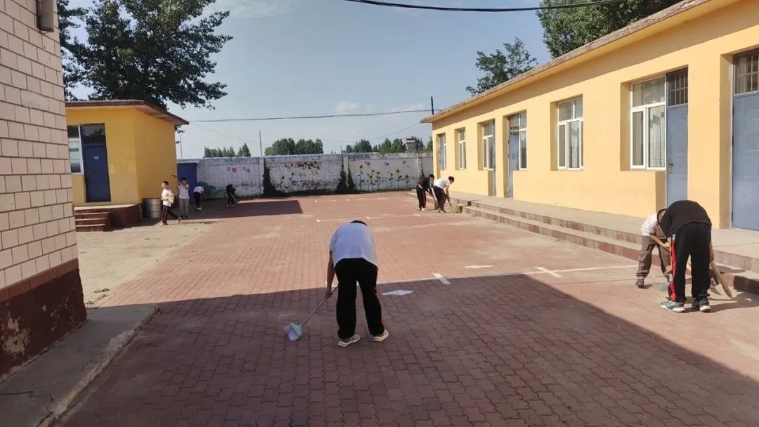 “保持童真,天天开心”赵各庄小学第十四周工作总结 第11张 “保持童真,天天开心”赵各庄小学第十四周工作总结 第11张