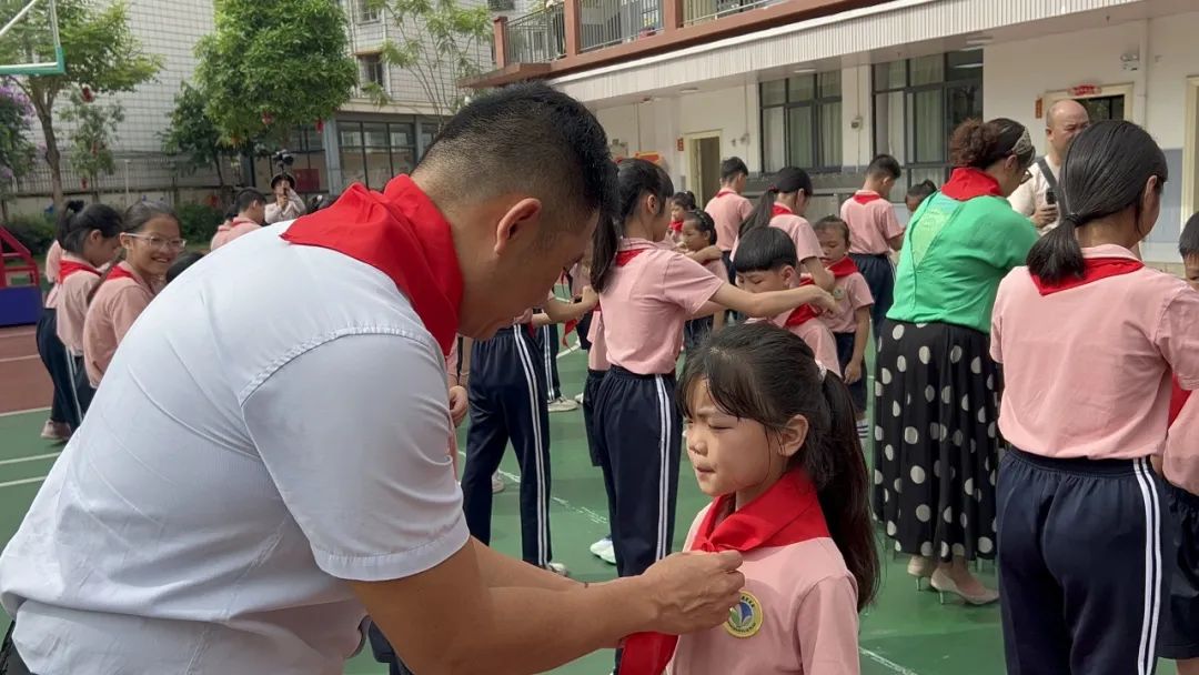 你好,少先队!——玉州区育苗小学2024年春一年级入队仪式 第12张 你好,少先队!——玉州区育苗小学2024年春一年级入队仪式 第12张