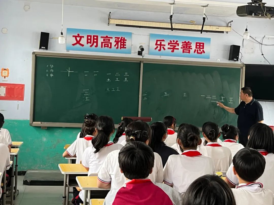 “保持童真,天天开心”赵各庄小学第十四周工作总结 第7张 “保持童真,天天开心”赵各庄小学第十四周工作总结 第7张