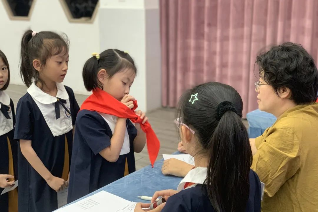 红领巾爱祖国 争做新时代好队员——龙泰小学举行2024年一年级新队员入队暨中队活动课系列活动 第20张 红领巾爱祖国 争做新时代好队员——龙泰小学举行2024年一年级新队员入队暨中队活动课系列活动 第20张