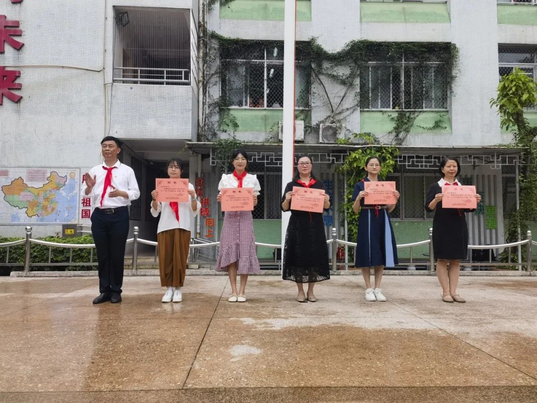 红领巾爱祖国——朝阳小学一年级第一批新队员入队仪式 第21张 红领巾爱祖国——朝阳小学一年级第一批新队员入队仪式 第21张