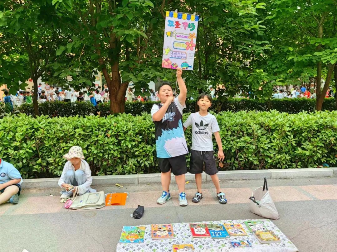 鹤壁市淇滨小学2024年读书节活动 之“跳蚤书市” 第15张 鹤壁市淇滨小学2024年读书节活动 之“跳蚤书市” 第15张