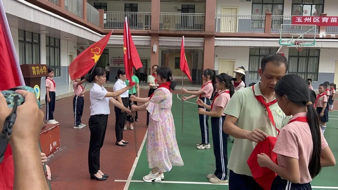 你好,少先队!——玉州区育苗小学2024年春一年级入队仪式 第18张 你好,少先队!——玉州区育苗小学2024年春一年级入队仪式 第18张