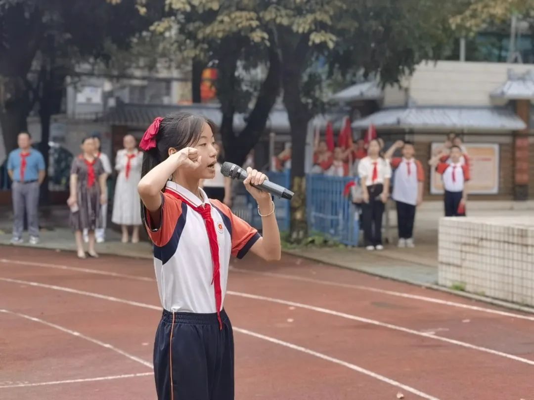 红领巾爱祖国——朝阳小学一年级第一批新队员入队仪式 第16张 红领巾爱祖国——朝阳小学一年级第一批新队员入队仪式 第16张