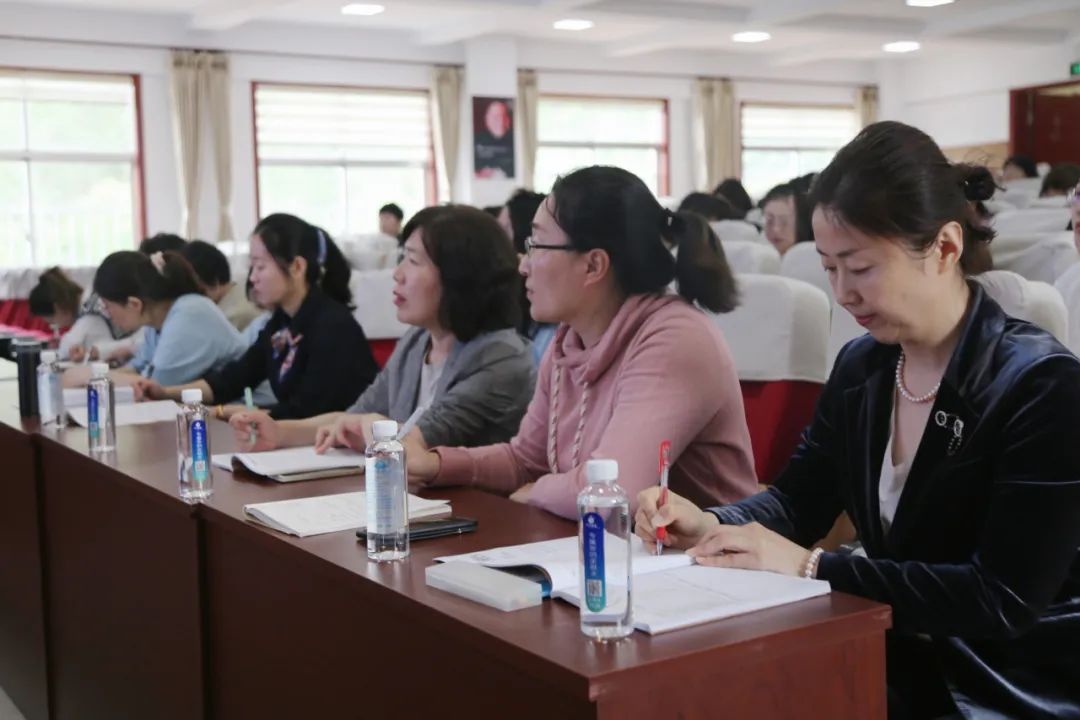 教研动态 | 环翠区小学语文整本书阅读教学展示研讨活动在威海市实验小学举行 第4张