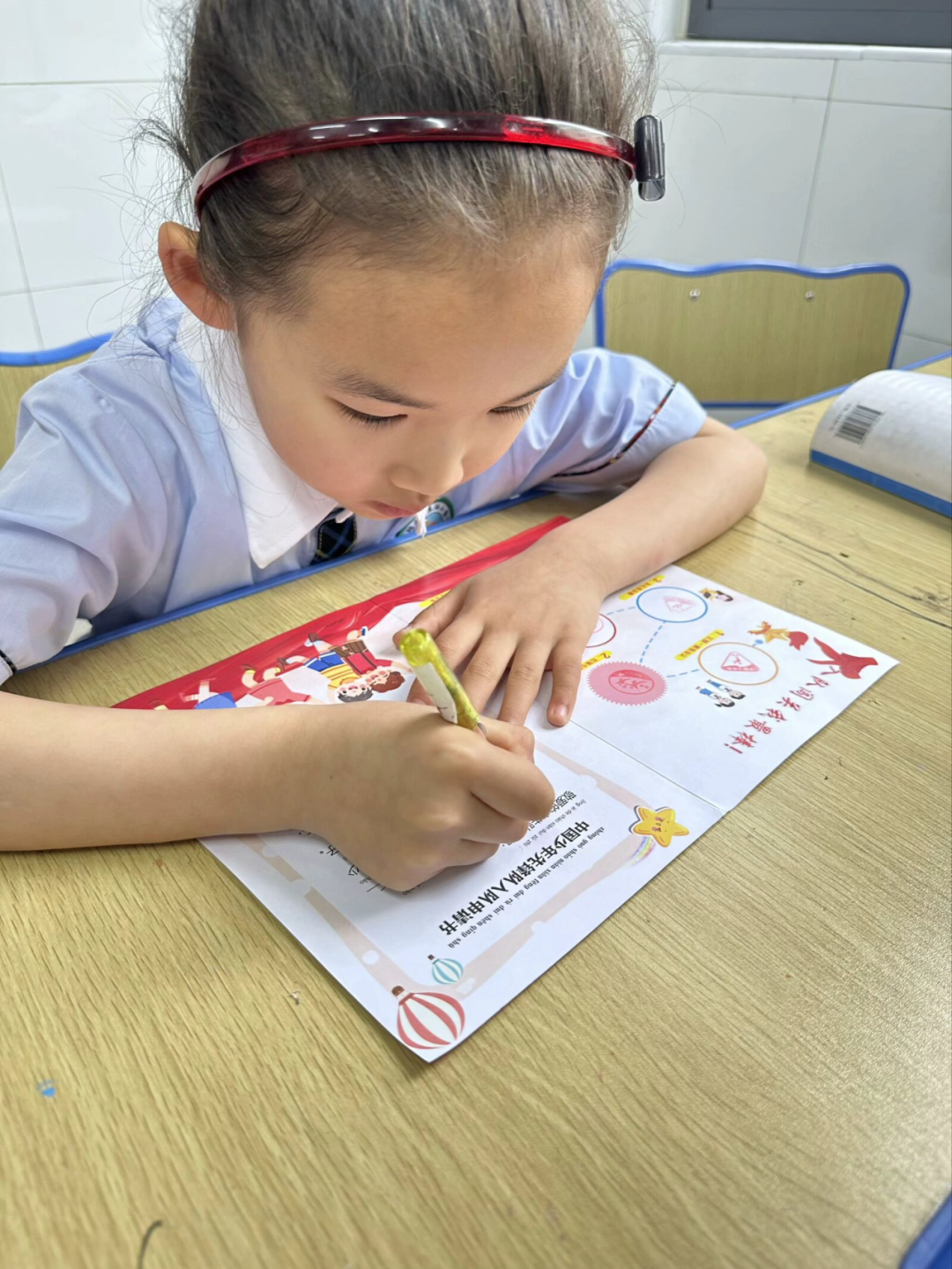 “小小红领巾,闪闪在我心”——山南小学教育集团东湖小学开展2024年少先队入队系列活动 第16张 “小小红领巾,闪闪在我心”——山南小学教育集团东湖小学开展2024年少先队入队系列活动 第16张
