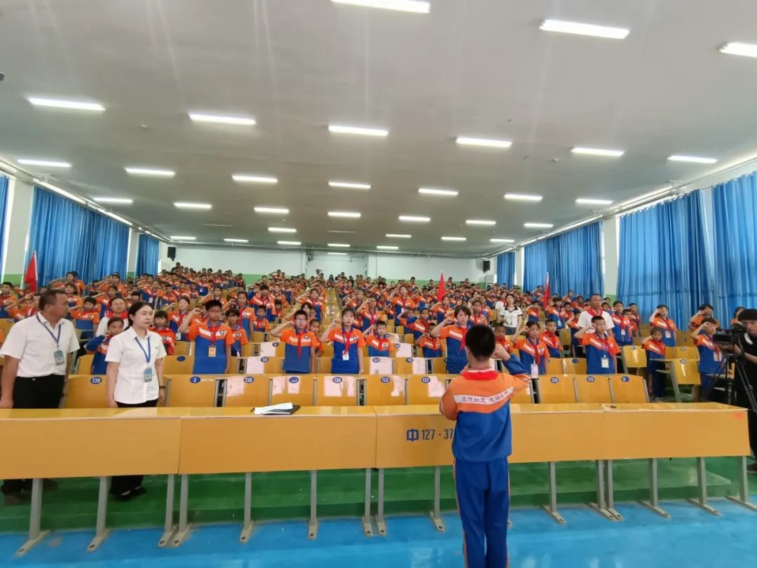【万达小学·红领巾】冀疆少年手拉手 高举队旗跟党走————一年级新队员入队仪式 第46张 【万达小学·红领巾】冀疆少年手拉手 高举队旗跟党走————一年级新队员入队仪式 第46张
