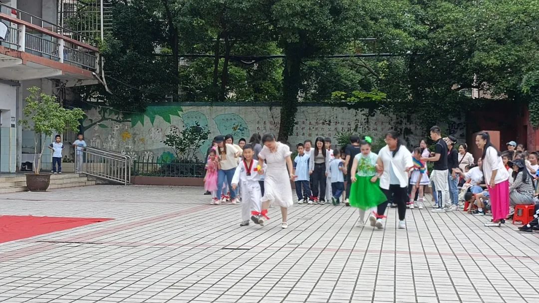 星光小学举行“ 同心守护 ·共育未来 ”家长开放日暨六一文艺汇演活动 第54张 星光小学举行“ 同心守护 ·共育未来 ”家长开放日暨六一文艺汇演活动 第54张