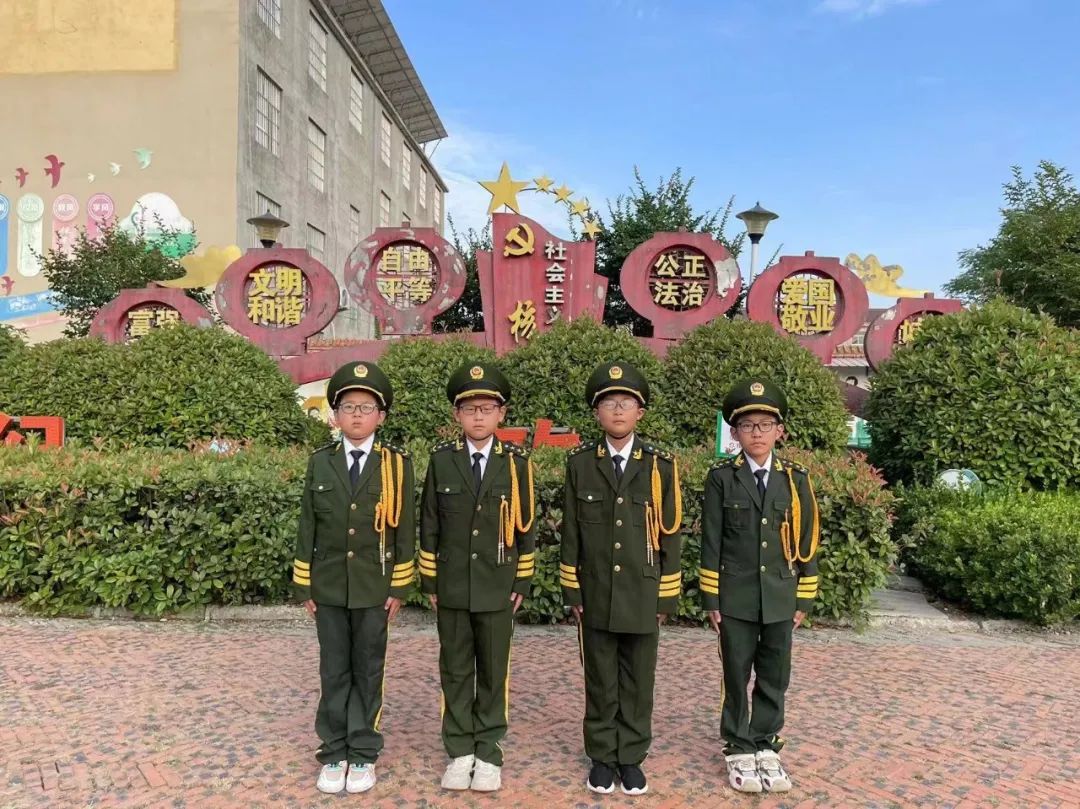 新世纪小学:周一升旗仪式 第3张