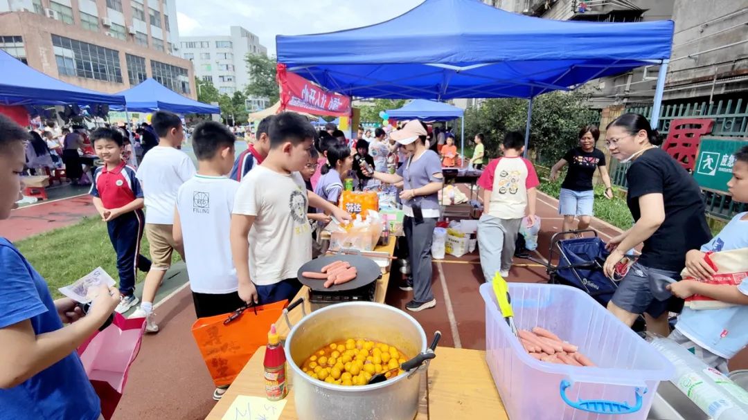 【幸福桂园】桂园小学六一儿童节:爱心义卖与美食嘉年华展现童心大爱 第13张 【幸福桂园】桂园小学六一儿童节:爱心义卖与美食嘉年华展现童心大爱 第13张