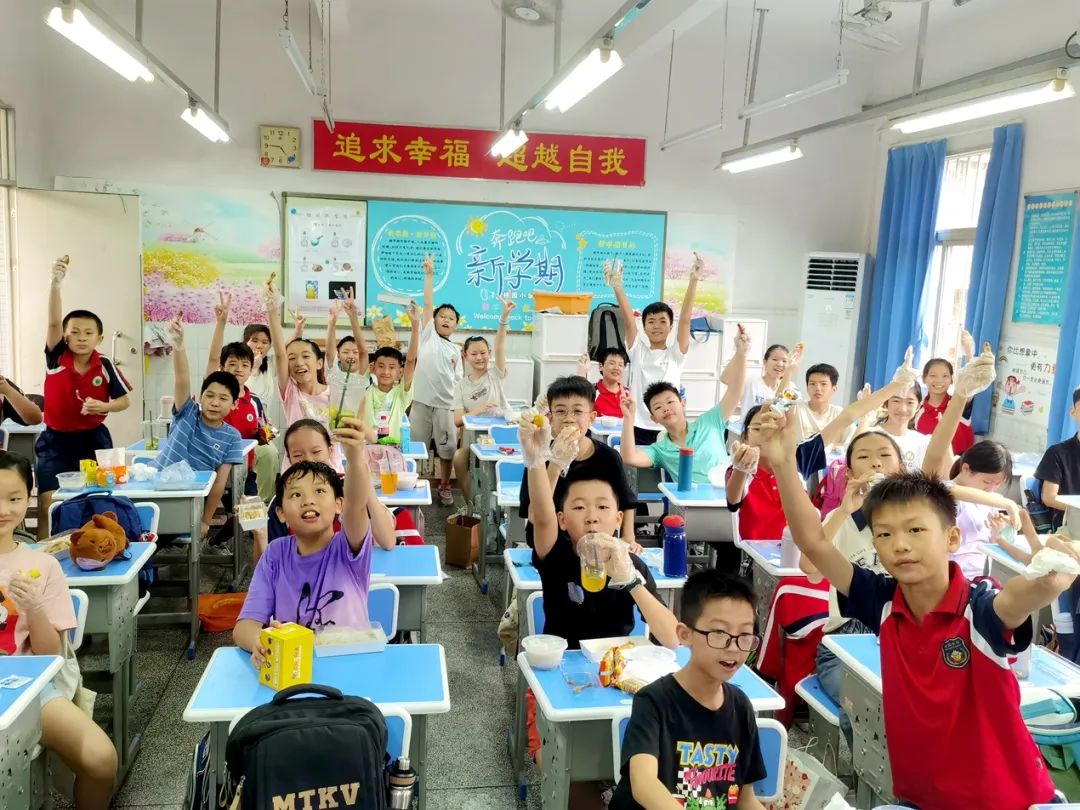【幸福桂园】桂园小学六一儿童节:爱心义卖与美食嘉年华展现童心大爱 第27张 【幸福桂园】桂园小学六一儿童节:爱心义卖与美食嘉年华展现童心大爱 第27张