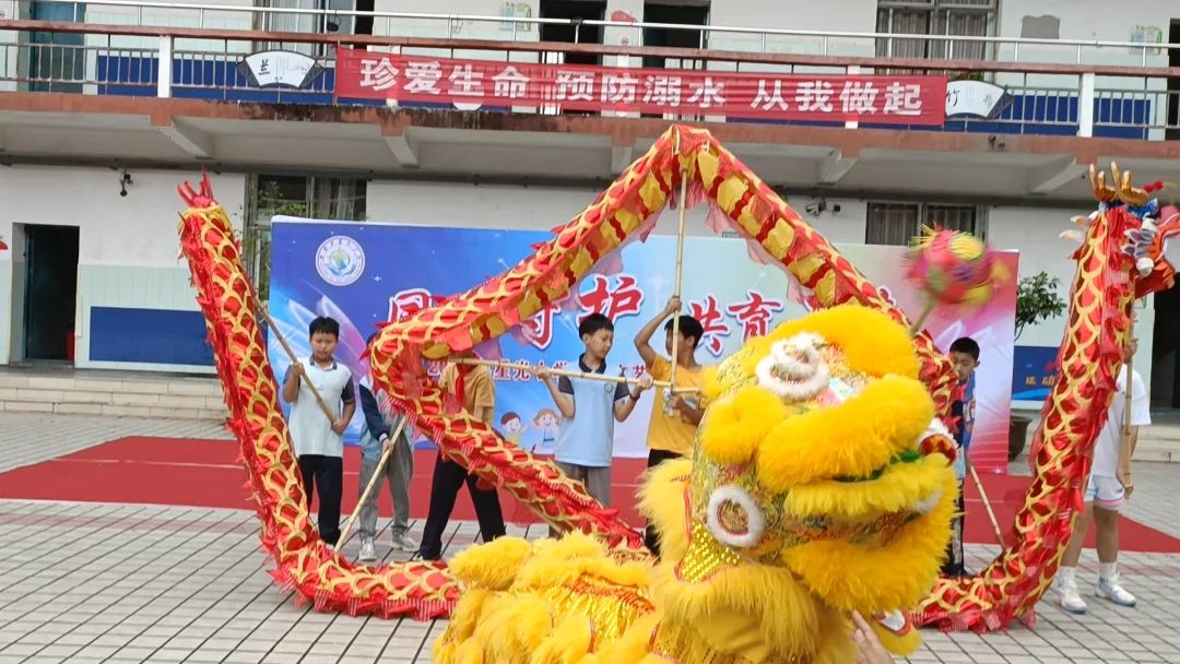 星光小学举行“ 同心守护 ·共育未来 ”家长开放日暨六一文艺汇演活动 第20张 星光小学举行“ 同心守护 ·共育未来 ”家长开放日暨六一文艺汇演活动 第20张
