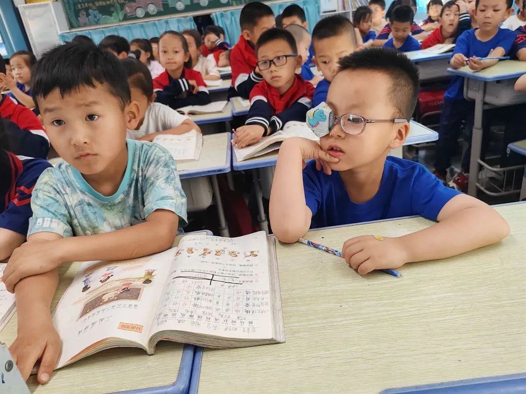 初探小学  礼遇成长——神木市大柳塔第五幼儿园大班参观小学社会实践活动纪实 第18张