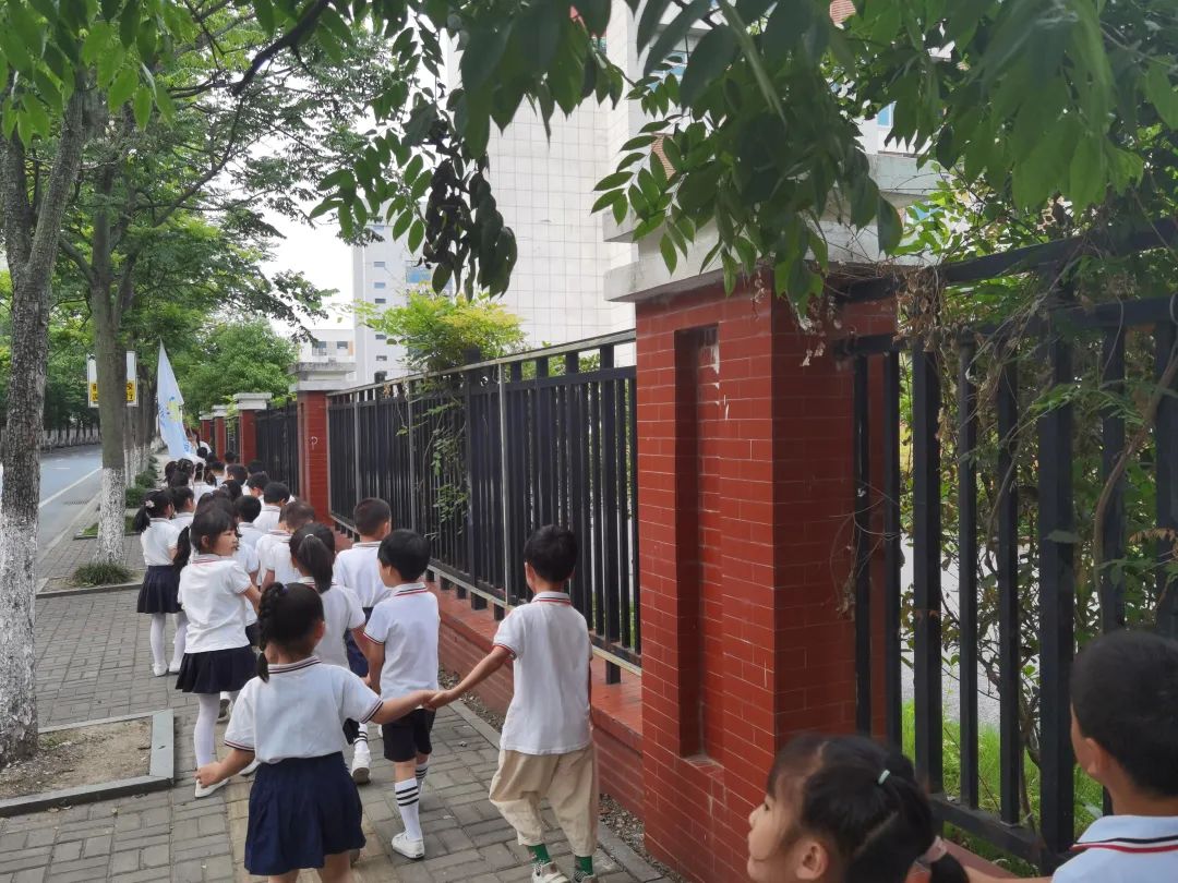 【幼小衔接】走进小学,体验成长——无为市南惠幼儿园教育集团本部大班组参观小学活动 第46张 【幼小衔接】走进小学,体验成长——无为市南惠幼儿园教育集团本部大班组参观小学活动 第46张