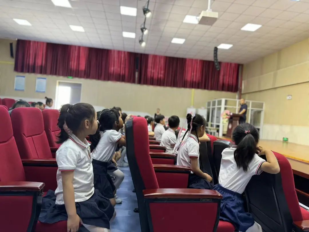 【幼小衔接】走进小学,体验成长——无为市南惠幼儿园教育集团本部大班组参观小学活动 第100张 【幼小衔接】走进小学,体验成长——无为市南惠幼儿园教育集团本部大班组参观小学活动 第100张