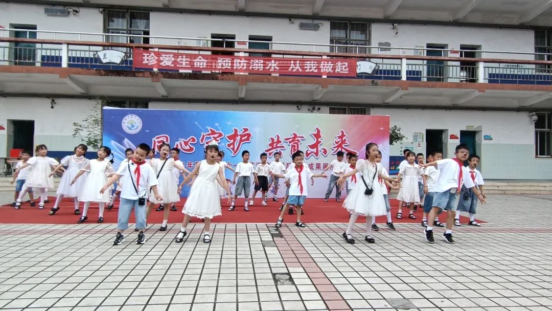 星光小学举行“ 同心守护 ·共育未来 ”家长开放日暨六一文艺汇演活动 第39张 星光小学举行“ 同心守护 ·共育未来 ”家长开放日暨六一文艺汇演活动 第39张