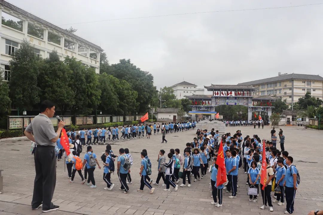 青春远足迎中考,行而不辍勇向前——银生中学九年级远足活动 第11张 青春远足迎中考,行而不辍勇向前——银生中学九年级远足活动 第11张