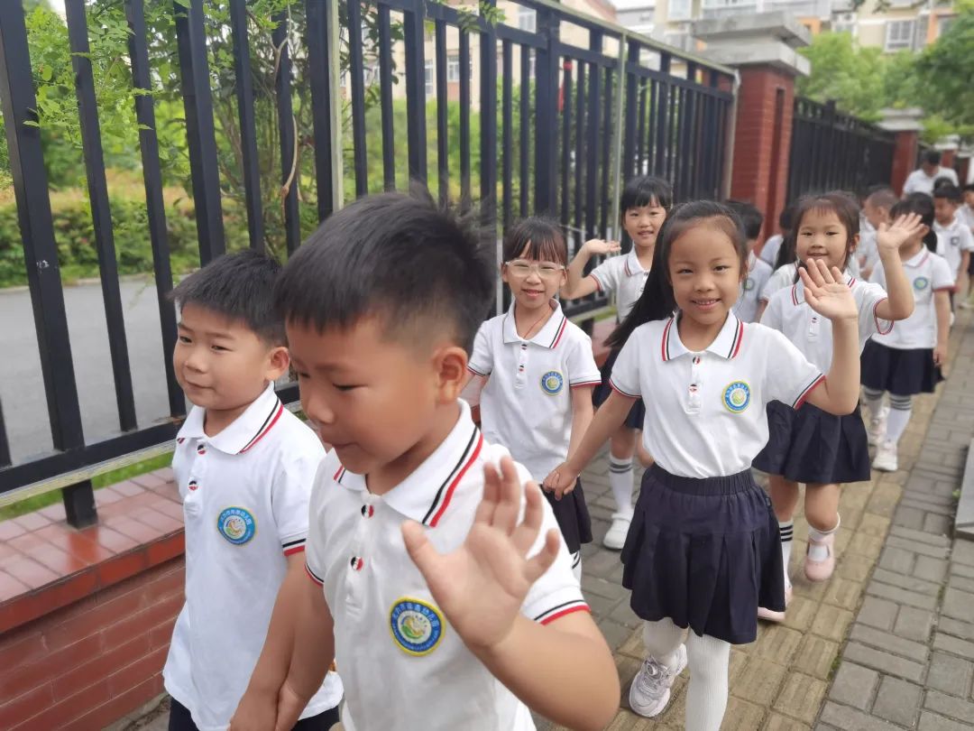 【幼小衔接】走进小学,体验成长——无为市南惠幼儿园教育集团本部大班组参观小学活动 第44张 【幼小衔接】走进小学,体验成长——无为市南惠幼儿园教育集团本部大班组参观小学活动 第44张