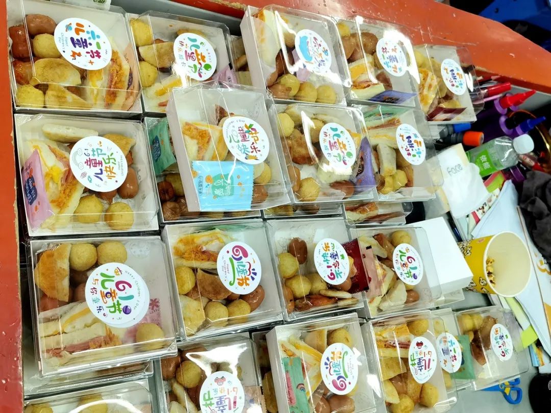【幸福桂园】桂园小学六一儿童节:爱心义卖与美食嘉年华展现童心大爱 第32张 【幸福桂园】桂园小学六一儿童节:爱心义卖与美食嘉年华展现童心大爱 第32张