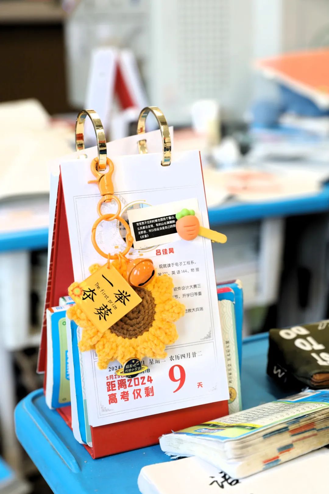 【衡中小紫,高考加油】教师把“备课区”搬到走廊、教室,“你们在哪,我们就在哪”! 第24张