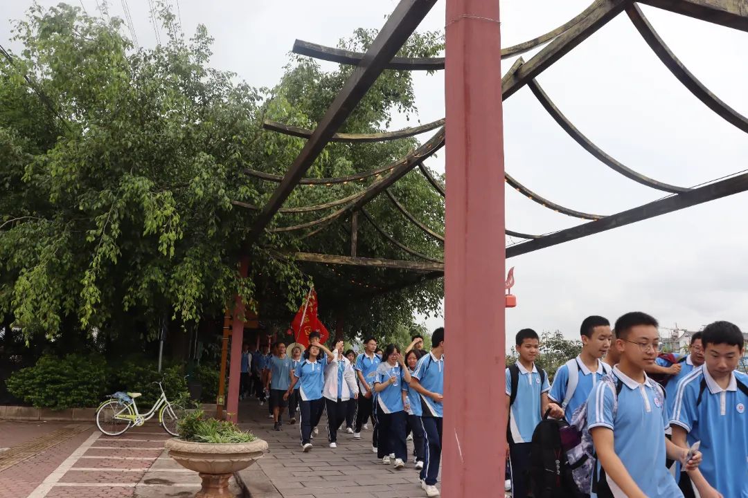 青春远足迎中考,行而不辍勇向前——银生中学九年级远足活动 第17张 青春远足迎中考,行而不辍勇向前——银生中学九年级远足活动 第17张